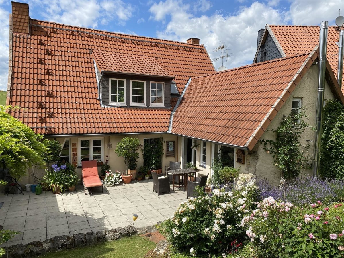 Immobilienangebot - Warburg - Alle - Schönes Einfamilienhaus mit zusätzlichem Garten in 34414 Warburg-Calenberg