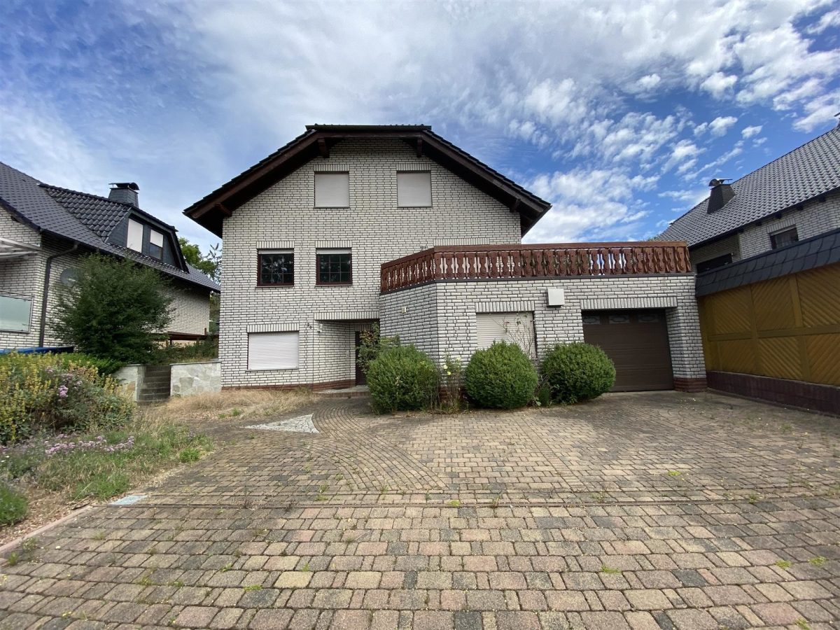 Immobilienangebot - Willebadessen - Alle - Großzügiges Einfamilienhaus in ruhiger Lage von Willebadessen