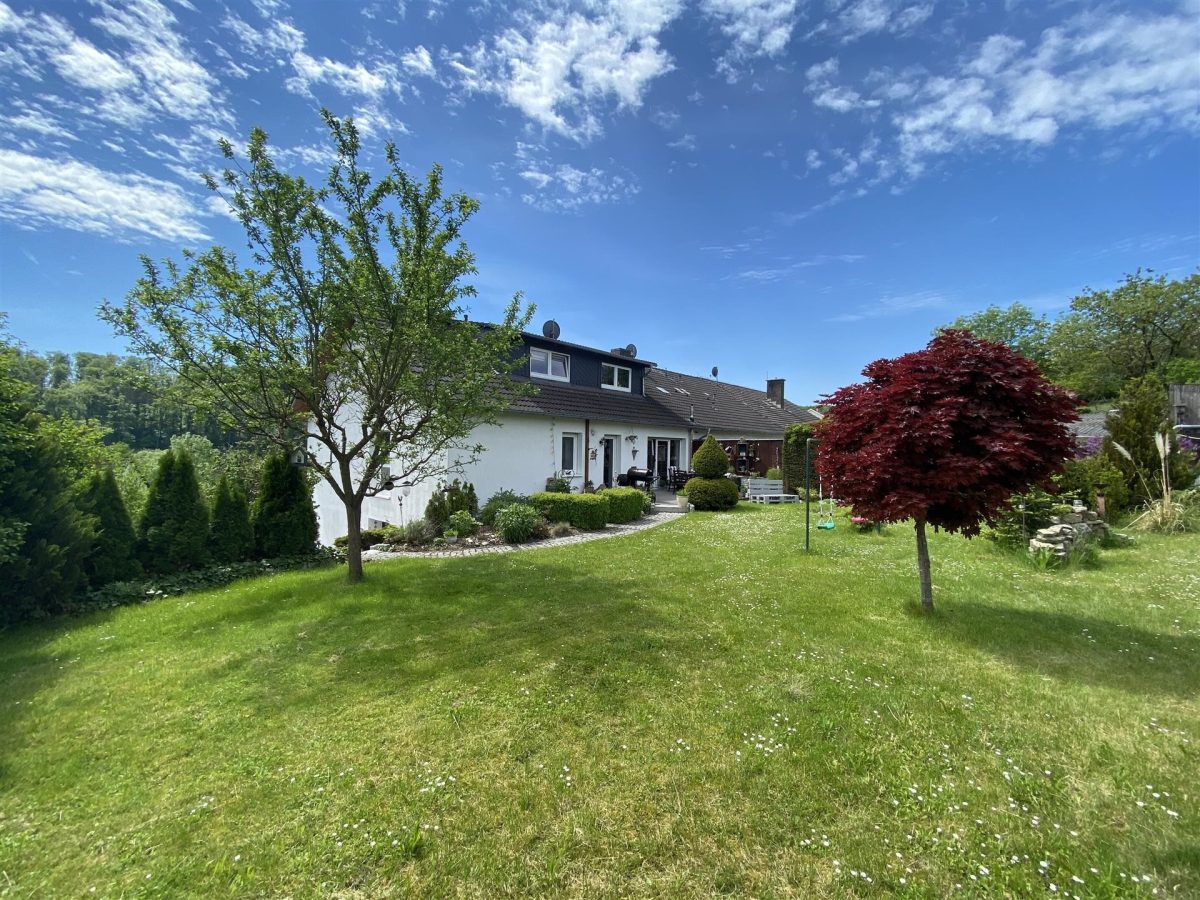 Immobilienangebot - Willebadessen - Alle - Ihr neues Eigenheim mit viel Platz in 34439 Willebadessen-Fölsen