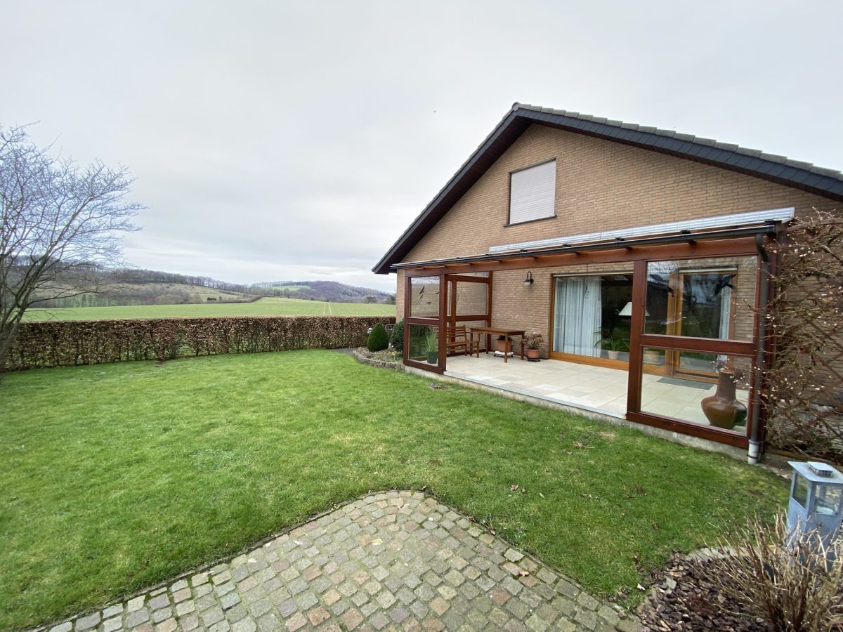Immobilienangebot – Bad Driburg / Langeland – Alle – Wohnen im Grünen: Charmantes Einfamilienhaus mit Kachelofen und Ausbaupotenzial Immobilienangebot - Bad Driburg / Langeland - Alle - Wohnen im Grünen: Charmantes Einfamilienhaus mit Kachelofen und Ausbaupotenzial