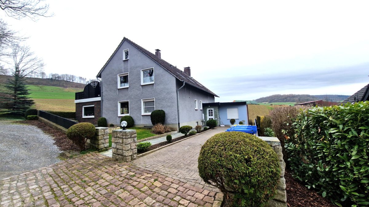 Immobilienangebot – Höxter / Ovenhausen – Alle – Von Feldern umgeben – Mehrfamilienhaus mit angrenzender Ackerfläche Immobilienangebot - Höxter / Ovenhausen - Alle - Von Feldern umgeben - Mehrfamilienhaus mit angrenzender Ackerfläche