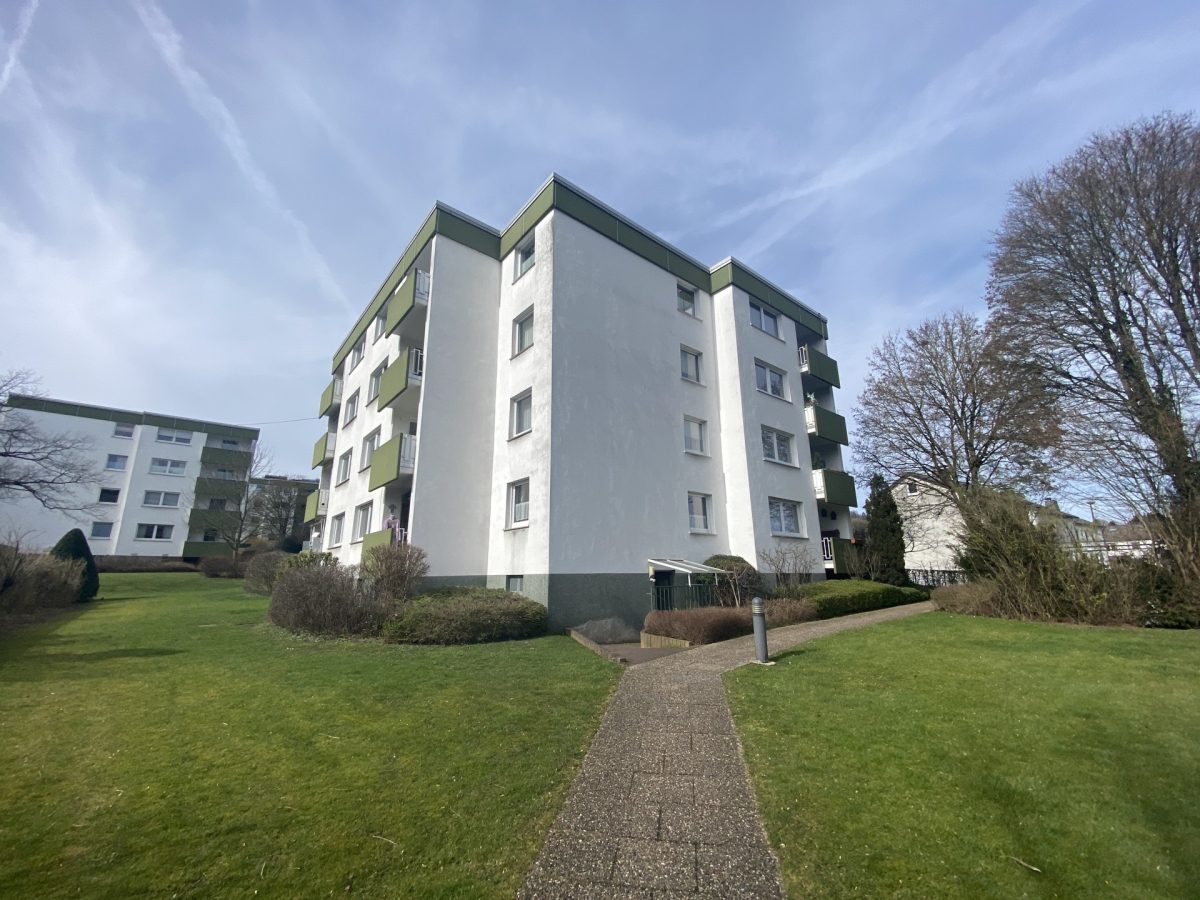 Immobilienangebot – Bad Driburg – Alle – Komfortable 3-Zimmerwohnung mit Balkon, Stellplatz und Kellerraum Immobilienangebot - Bad Driburg - Alle - Komfortable 3-Zimmerwohnung mit Balkon, Stellplatz und Kellerraum