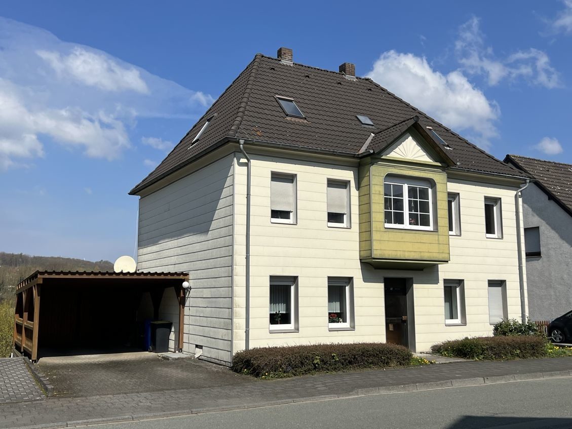 Vorderansicht M1 Immobilienangebot - Büren - Alle - Großzügige Wohnhaus