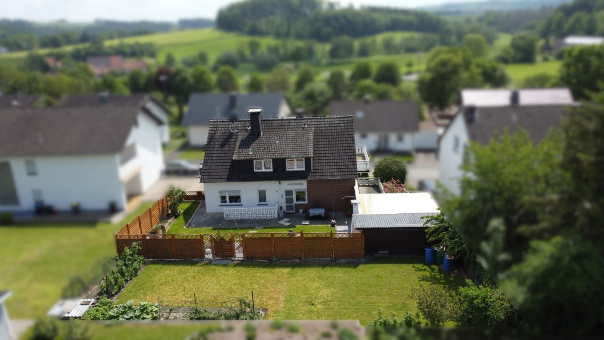 Immobilienangebot - Brakel / Siddessen - Alle - Einfamilienhaus mit 2 Garagen