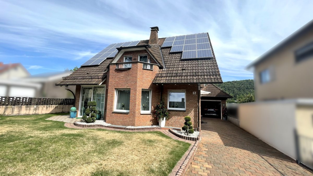 Immobilienangebot – Höxter – Alle – Einfamilienhaus mit schöner Gartenanlage! Immobilienangebot - Höxter - Alle - Einfamilienhaus mit schöner Gartenanlage!