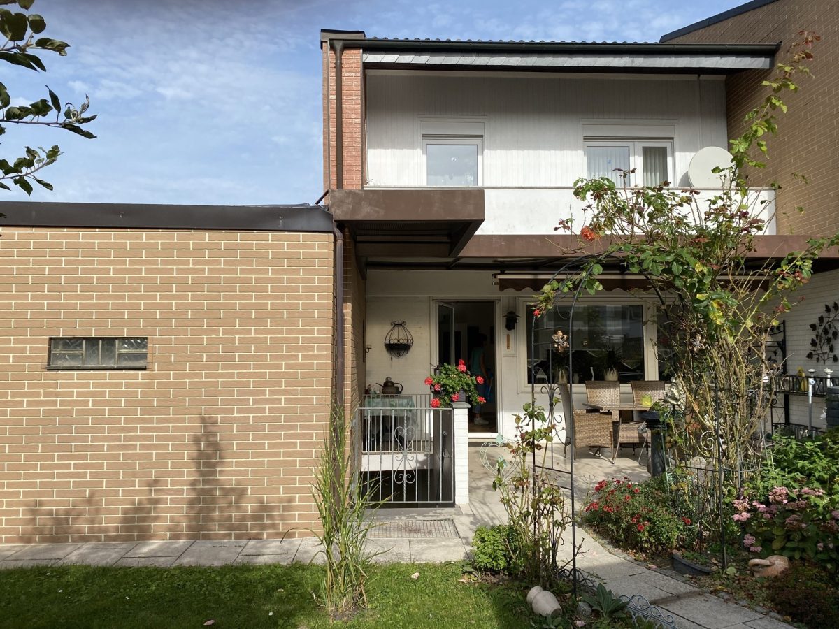 Gartenansicht Immobilienangebot - Minden - Alle - Gepflegtes Reihenendhaus mit Balkon, Keller, Garage und schönem Garten