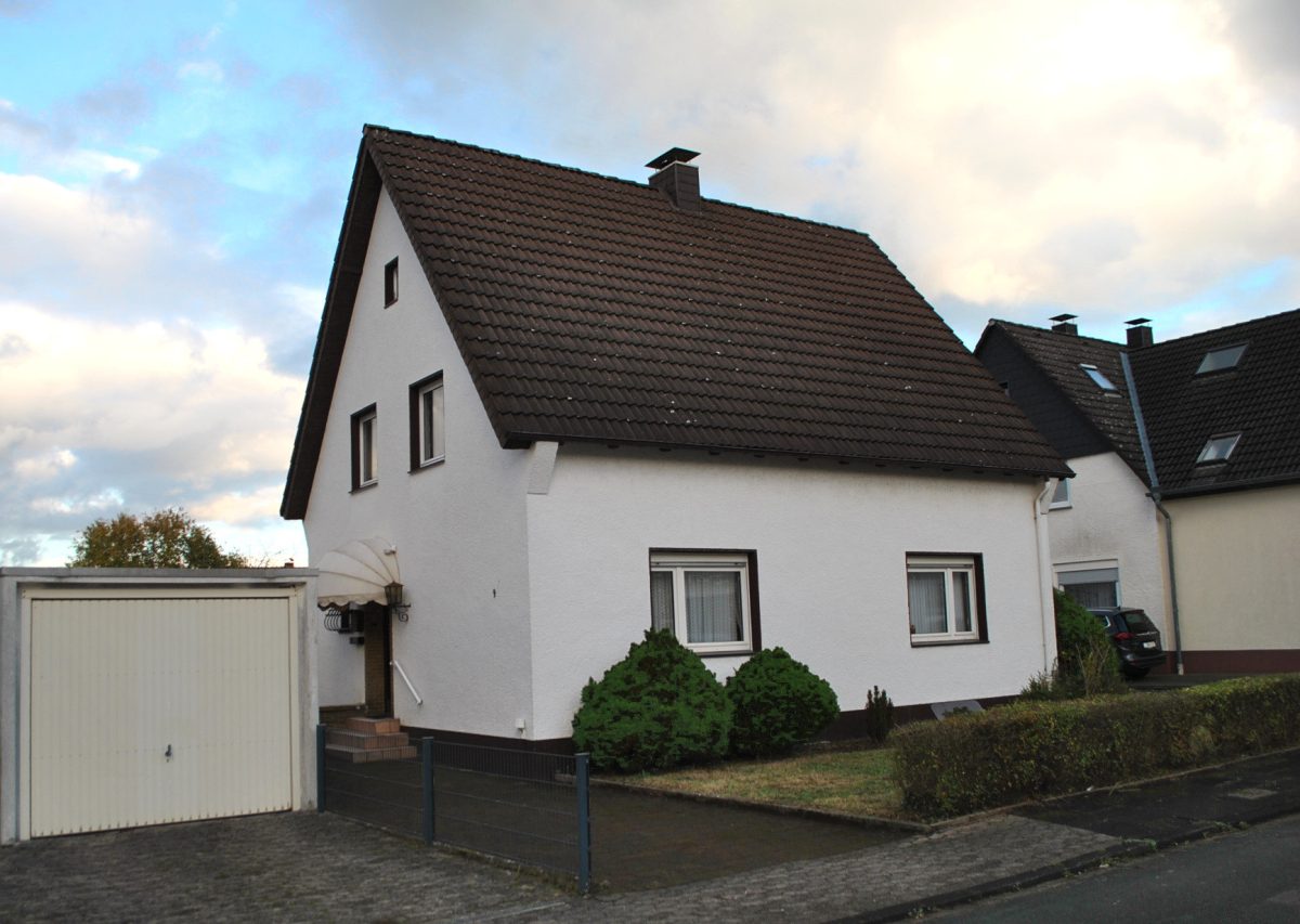 Vorderansicht Immobilienangebot - Lemgo - Alle - Klassisch und gemütlich - Einfamilienhaus auf einem Erbbaugrundstück