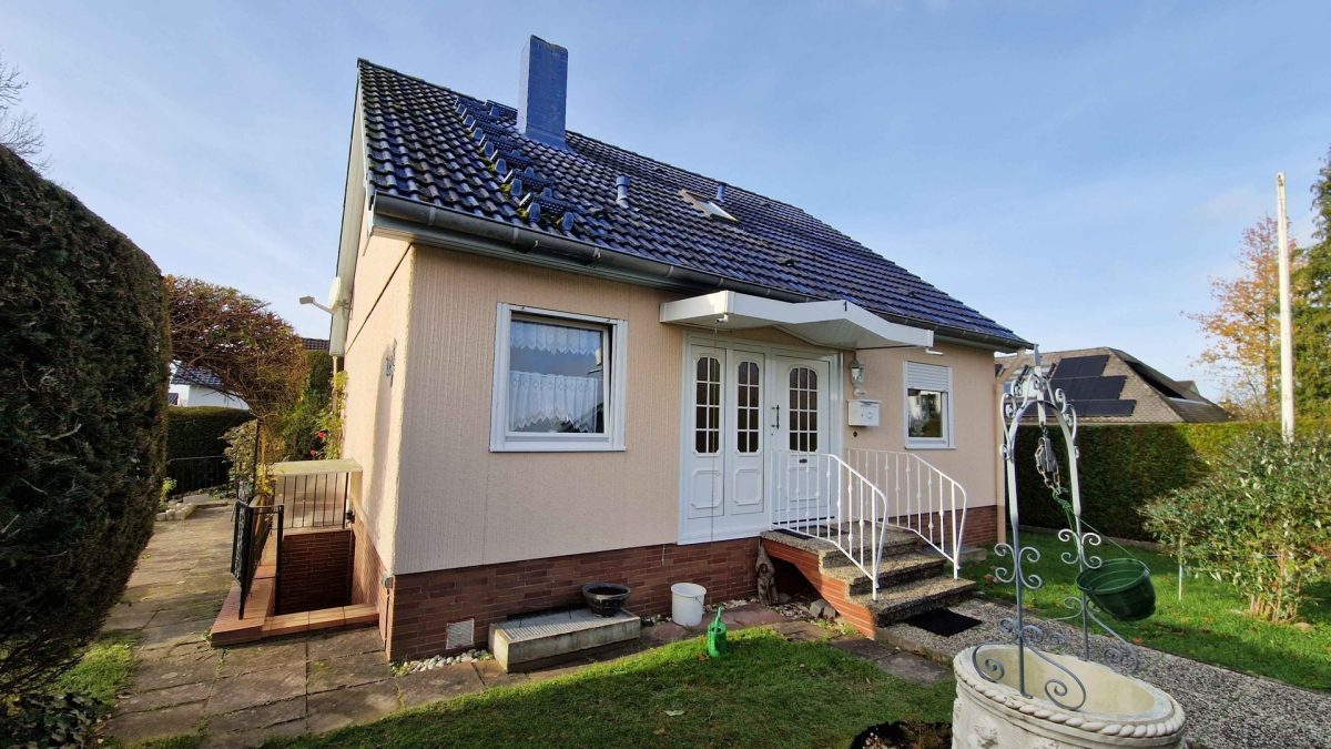 Außenansicht Immobilienangebot - Fürstenberg - Alle - Gemütliches Fertighaus am Dorfrand