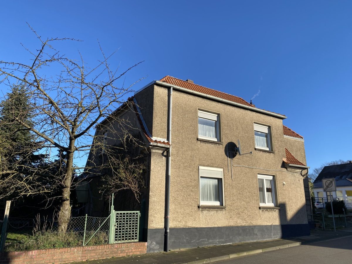 Titelbild Immobilienangebot - Minden - Alle - Groß und gemütlich:
Einfamilienhaus mit Balkon und Garage