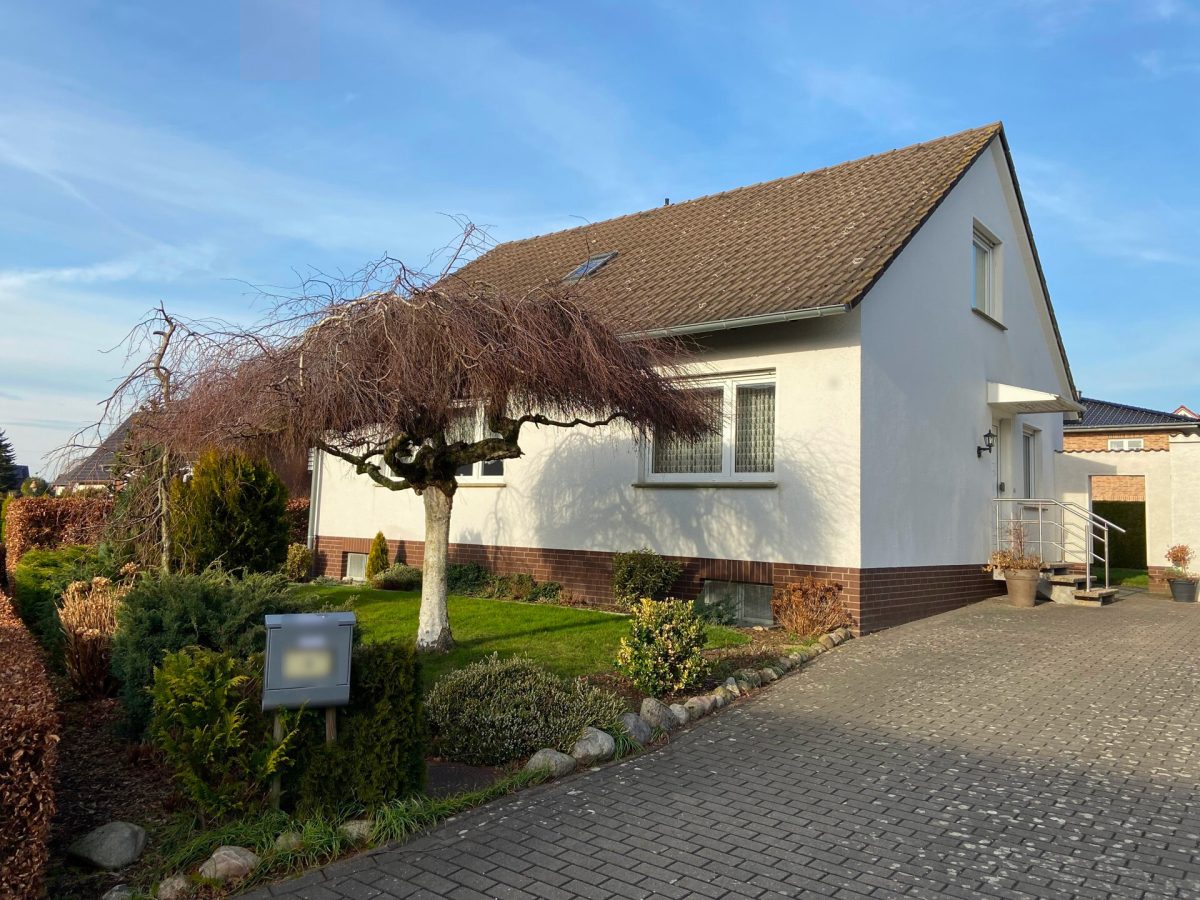 Titelbild Immobilienangebot - Minden / Stemmer - Alle - Liebevoll gepflegtes Einfamilienhaus in ruhiger Stadtnähe mit malerischem Garten