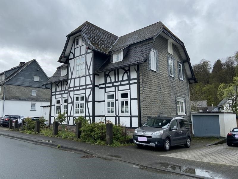 1. Giebelansicht 1 Immobilienangebot - Winterberg / Siedlinghausen - Alle - Eine Immobilie mit Geschichte - Einfamilienhaus