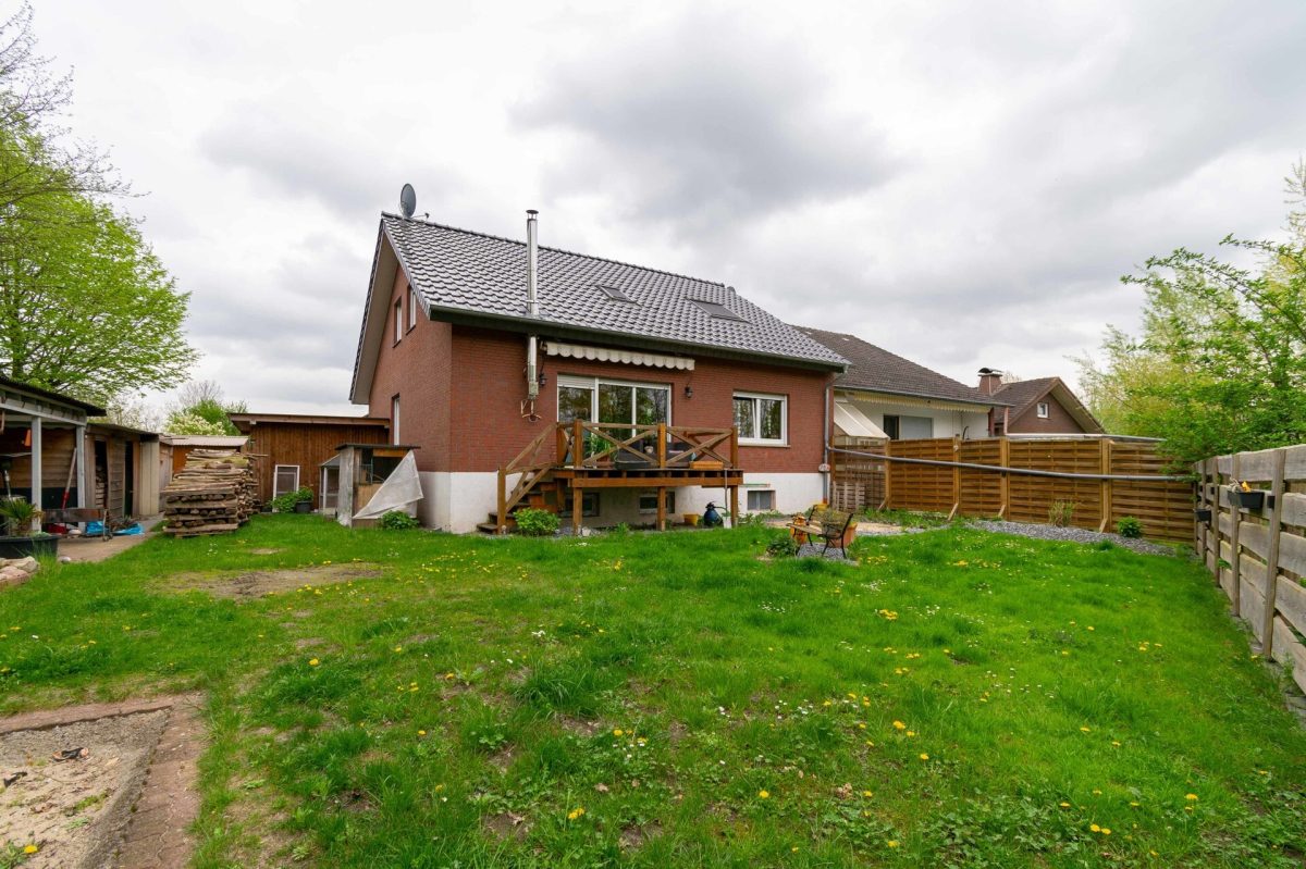 Gartenansicht Immobilienangebot - Salzkotten / Verlar - Alle - Ideal für eine Familie mit 3 Kindern!
Einfamilienhaus