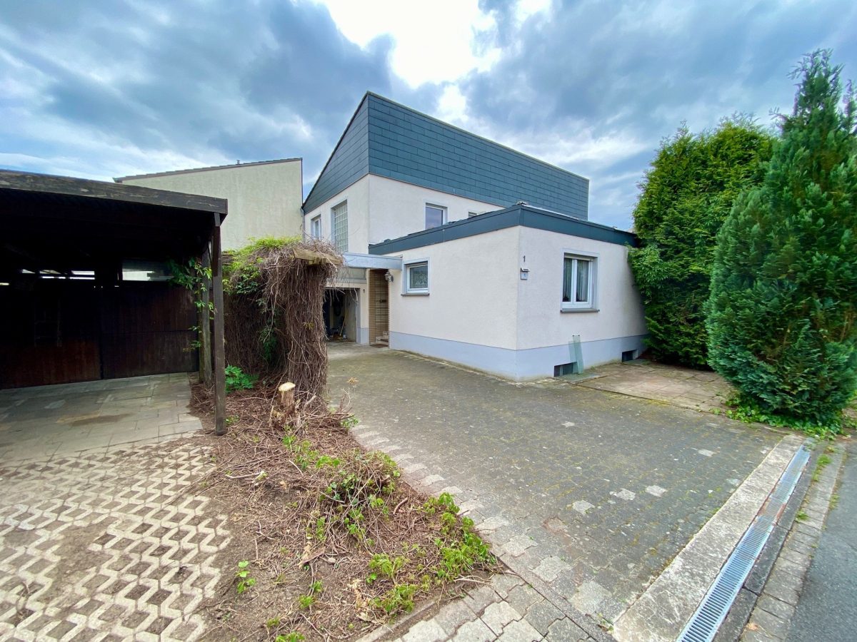 Immobilienangebot - Brakel - Alle - Haus mit Einliegerwohnung, Garage und Carport