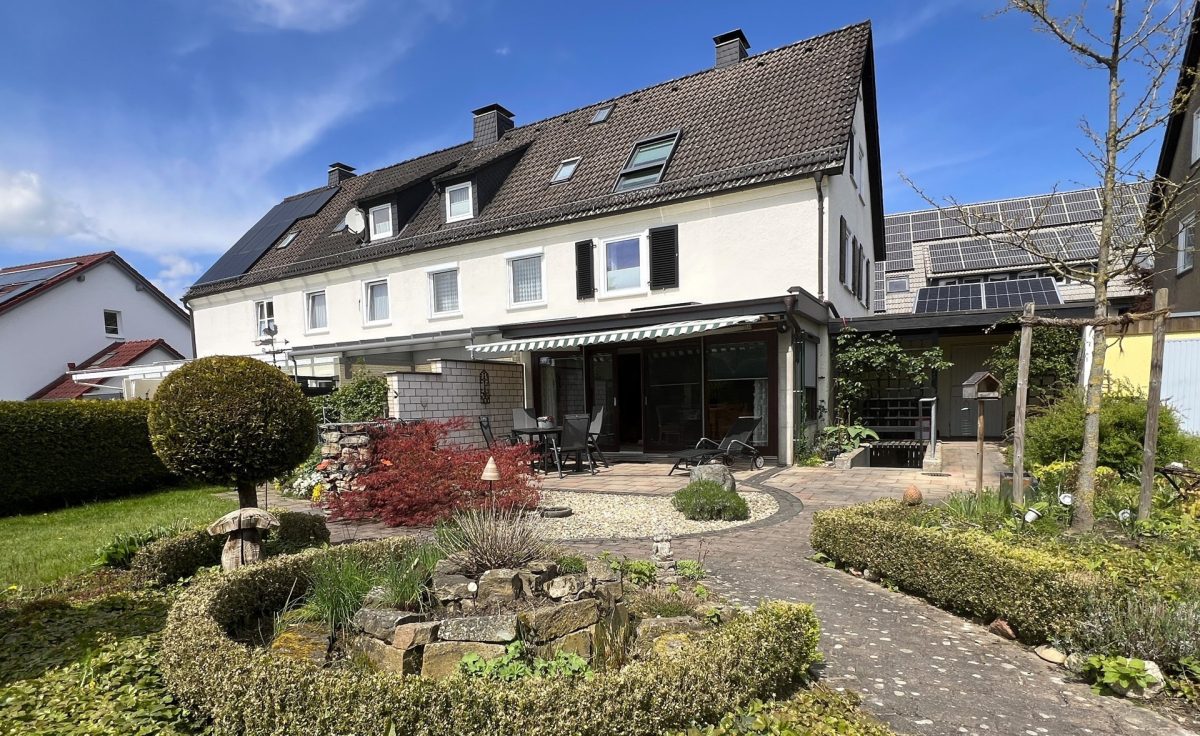 Immobilienangebot - Lemgo - Alle - Charmantes Reihenendhaus mit atemberaubendem Garten
