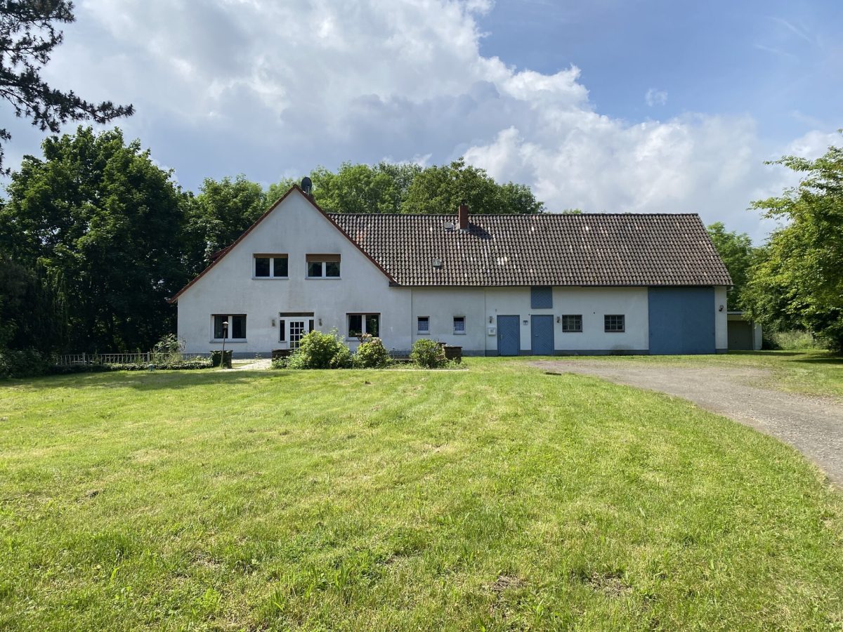Immobilienangebot - Porta Westfalica / Veltheim - Alle - Für Naturliebhaber: Bauernhaus mit herrlichem Grundstück und Doppelgarage