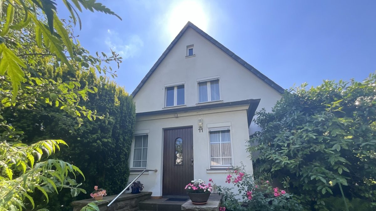 Außenbild Immobilienangebot - Höxter - Alle - Vielseitiges Einfamilienhaus mit Wintergarten