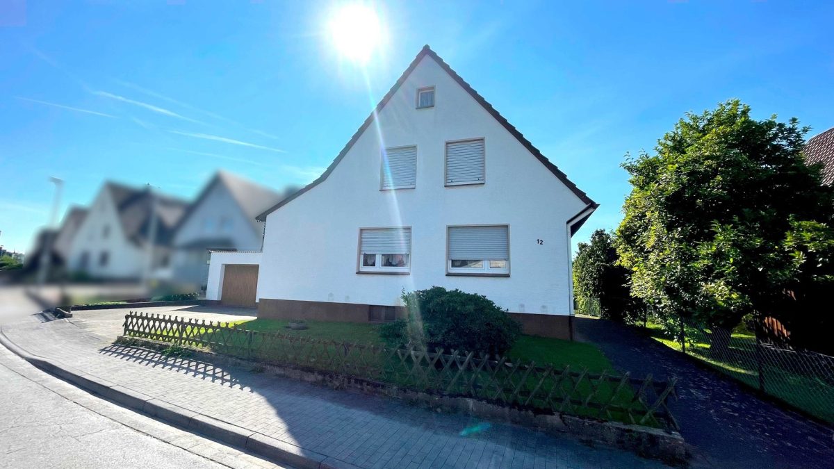 Immobilienangebot – Höxter / Lüchtringen – Alle – Ein-/Zweifamilienhaus mit Doppelgarage Immobilienangebot - Höxter / Lüchtringen - Alle - Ein-/Zweifamilienhaus mit Doppelgarage