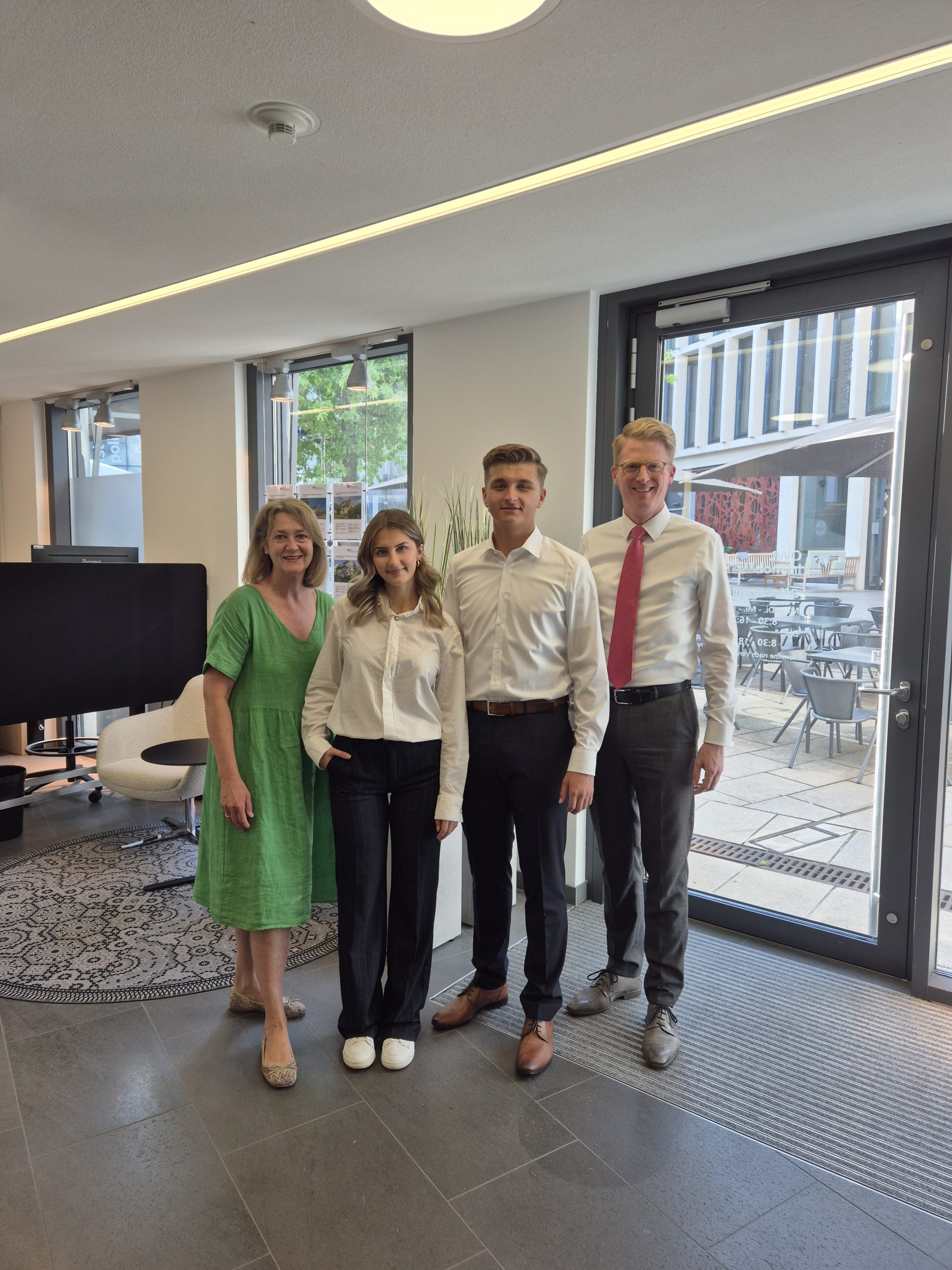Start-Jubiläum-Paderborn-Immobilienmakler-Michael Sprink-Beate Stock-Antonia Rudnick-Finn Wenzel Start-Jubiläum-Paderborn-Immobilienmakler-Michael Sprink-Beate Stock-Antonia Rudnick-Finn Wenzel