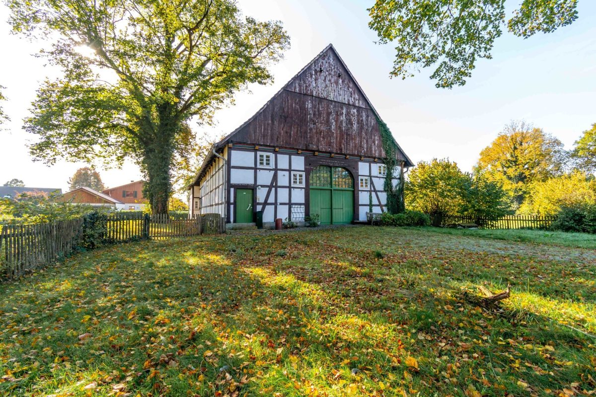 Straßenansicht Immobilienangebot - Lippstadt / Garfeln - Alle - Großzügiges Fachwerkhaus mit Geschichte