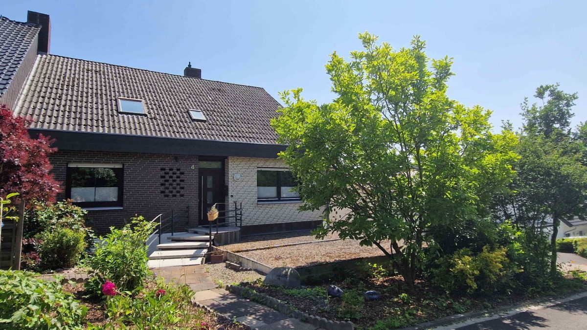Immobilienangebot - Höxter - Alle - Vermietetes Mehrfamilienhaus mit wunderbarem Ausblick