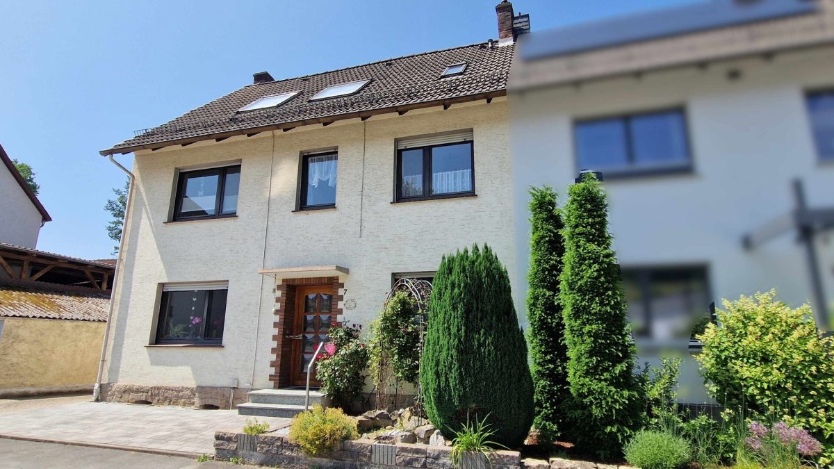 Immobilienangebot - Höxter / Ovenhausen - Alle - Ländlich und ruhig gelegene Doppelhaushälfte