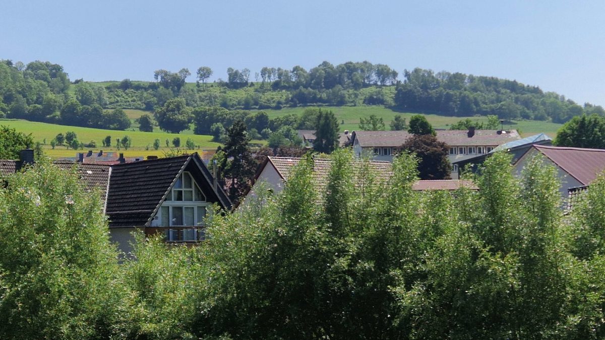 Immobilienangebot - Höxter / Ovenhausen - Alle - Ländlich und ruhig gelegene Doppelhaushälfte