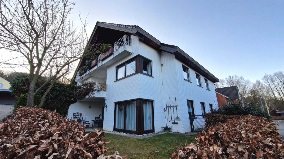 Außenbild Immobilienangebot - Höxter - Alle - Exklusives Wohnhaus mit zwei Garagen
