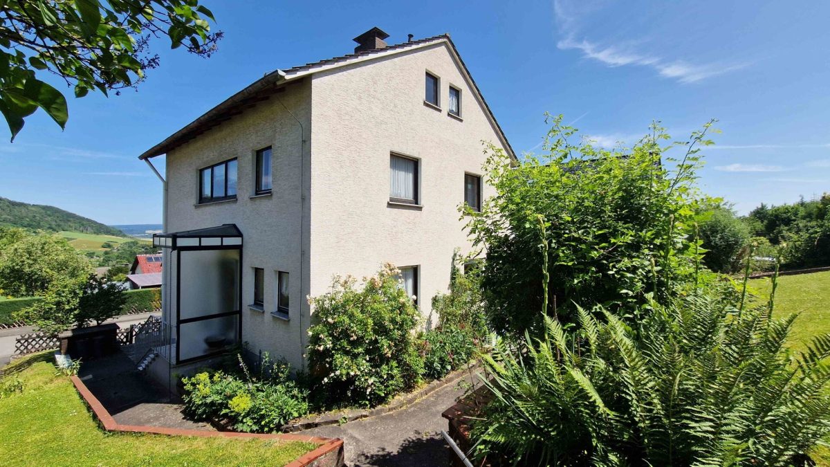 Immobilienangebot - Höxter - Alle - Einfamilienhaus mit wunderschönem Ausblick ins Weserbergland