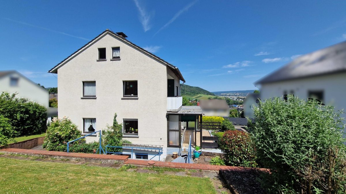 Immobilienangebot - Höxter - Alle - Einfamilienhaus mit wunderschönem Ausblick ins Weserbergland
