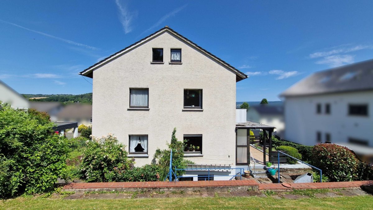 Immobilienangebot - Höxter - Alle - Einfamilienhaus mit wunderschönem Ausblick ins Weserbergland