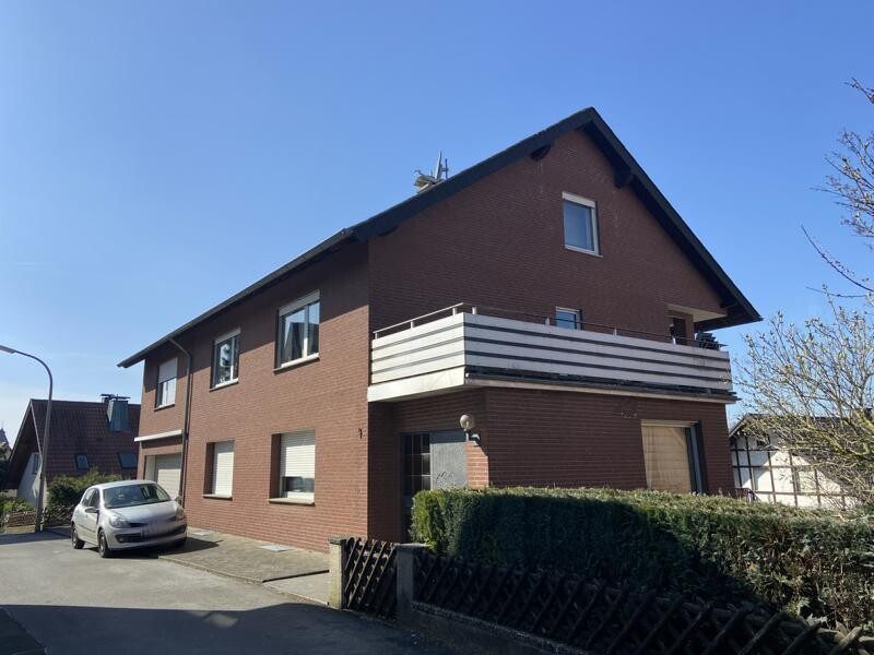 1. Süd-Ost-Ansicht Immobilienangebot - Büren / Brenken - Alle - Ein Haus - zwei Eigentumswohnungen