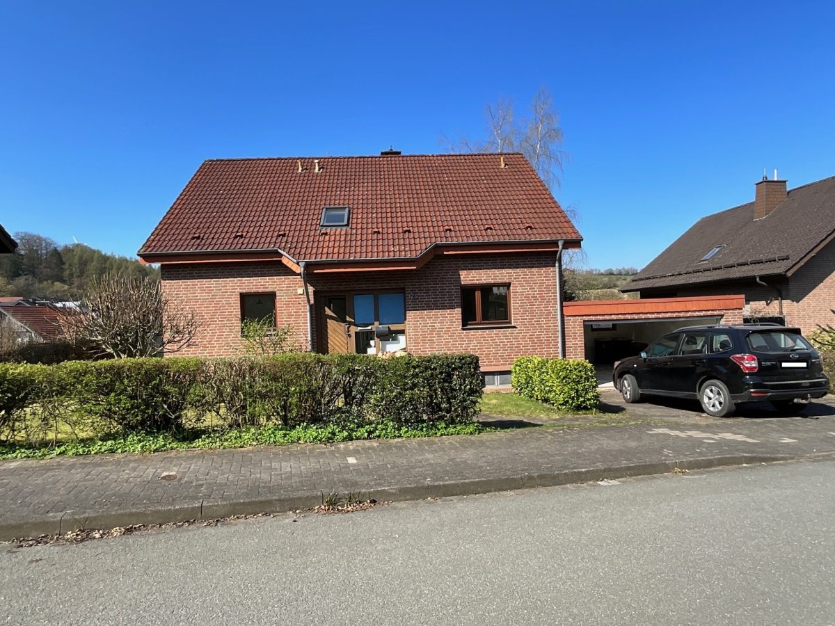Titelneu Immobilienangebot - Altenbeken - Alle - Attraktives Zweifamilienhaus