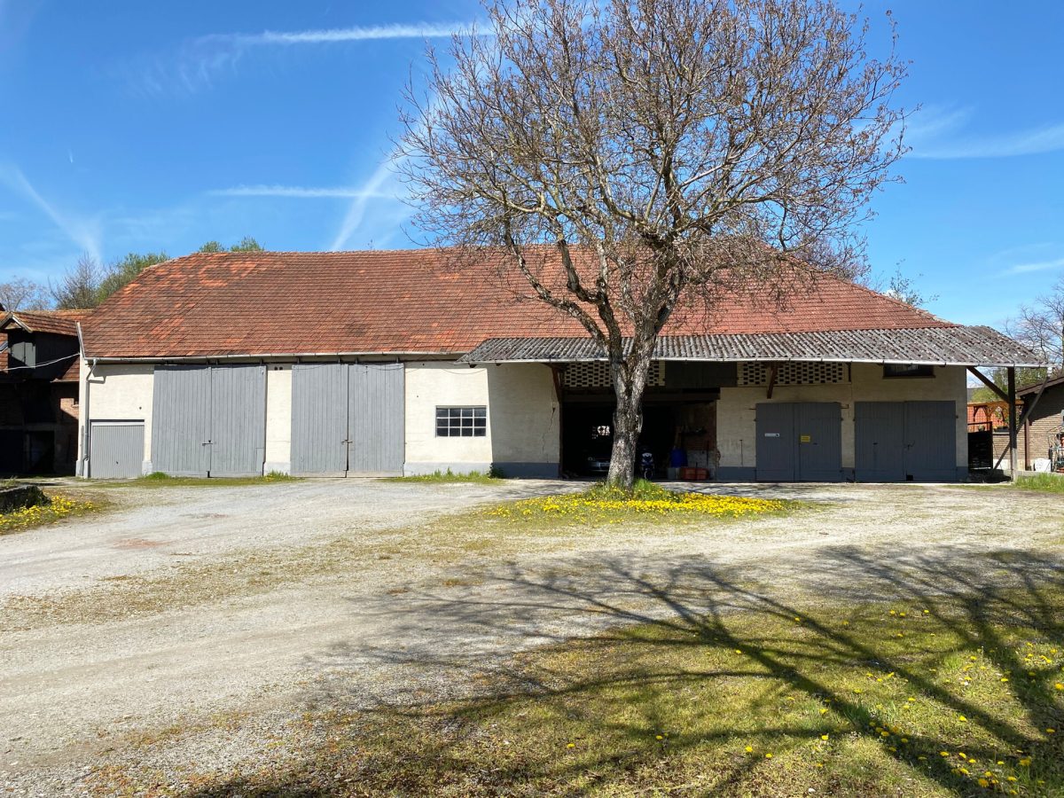 Immobilienangebot - Salzkotten-Upsprunge - Alle - Ehemalige Hofstelle in der Ortsmitte mit eigenen Heder-Quellen auf dem Grundstück!