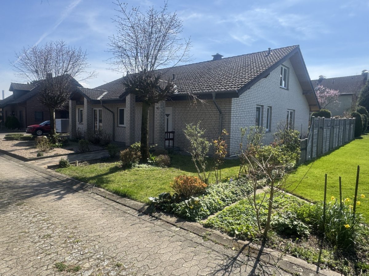 Immobilienangebot - Oerlinghausen / Helpup - Alle - EFH im Bungalowstil