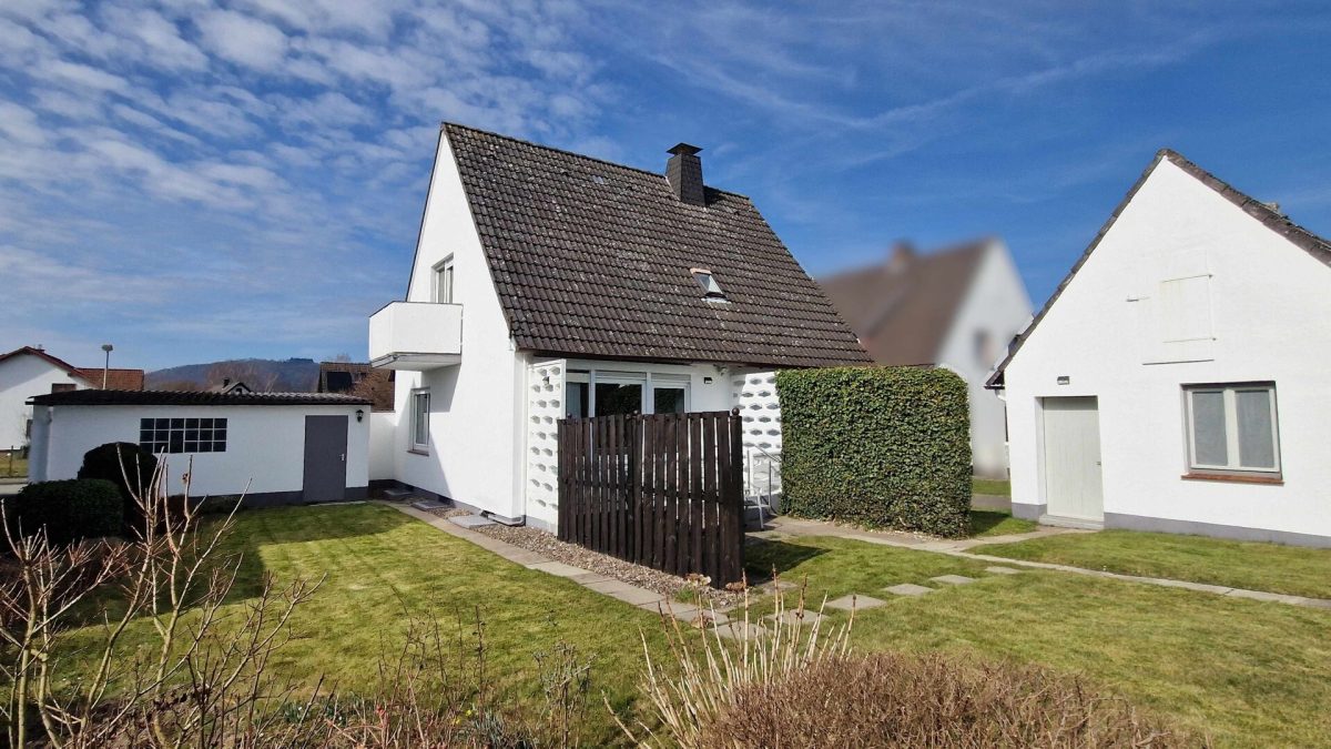 Immobilienangebot – Höxter / Lüchtringen – Alle – Einfamilienhaus mit weitläufigem Garten Immobilienangebot - Höxter / Lüchtringen - Alle - Einfamilienhaus mit weitläufigem Garten
