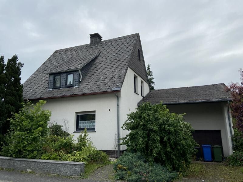 Straßenansicht Immobilienangebot - Olsberg / Bigge - Alle - Im Preis reduziert!
Gemütliches Einfamilienhaus mit Garagenanbau