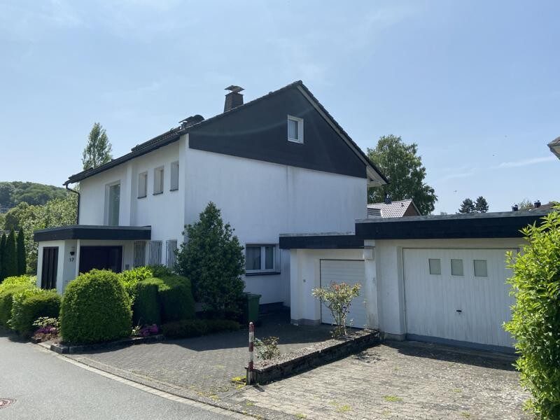 Straßenansicht Immobilienangebot - Brilon - Alle - Super zentral gelegenes Einfamilienhaus