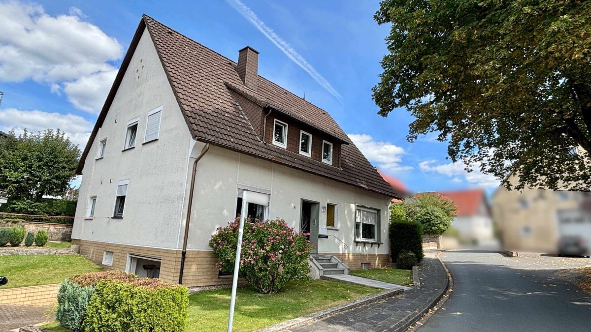 Immobilienangebot - Altenbeken / Schwaney - Alle - Vermietetes Wohnhaus in zentraler Lage