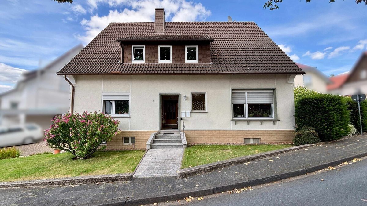 Immobilienangebot - Altenbeken / Schwaney - Alle - Vermietetes Wohnhaus in zentraler Lage