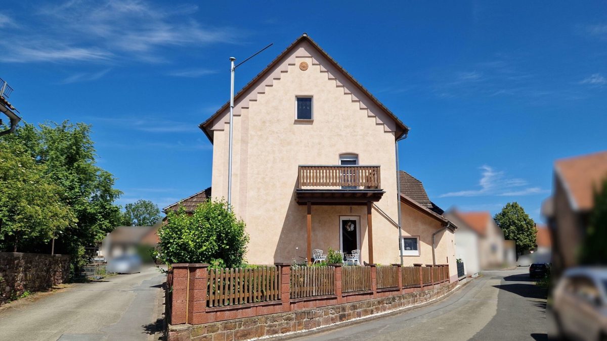 Immobilienangebot - Beverungen / Amelunxen - Alle - Gepflegtes, familienfreundliches Einfamilienhaus