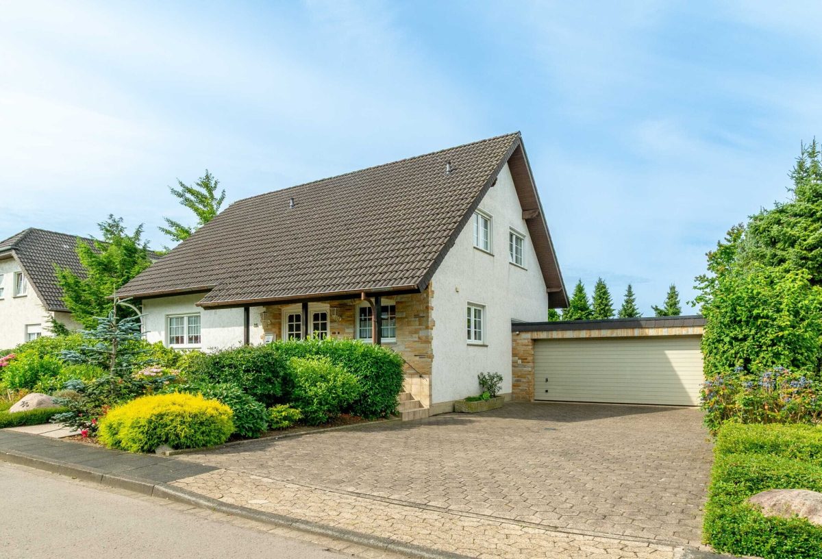 Immobilienangebot - Lemgo - Alle - Einfamilienhaus auf traumhaftem Grundstück