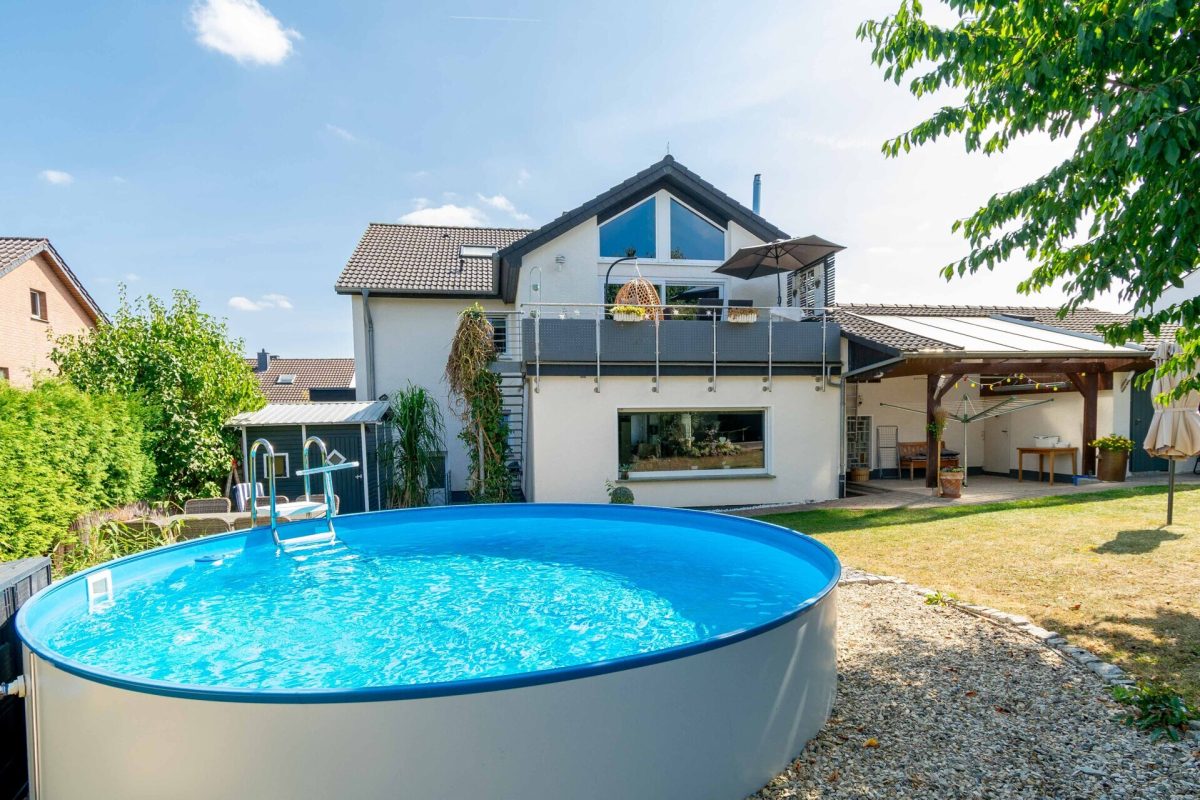 Gartenansicht Immobilienangebot - Salzkotten - Alle - Renoviertes Mehrgenerationenhaus mit Urlaubsfeeling im eigenen Garten