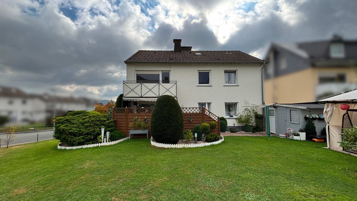 Außenbild Immobilienangebot - Bad Driburg - Alle - Zweifamilienhaus mit Potenzial – Erdgeschoss renoviert, Obergeschoss frei