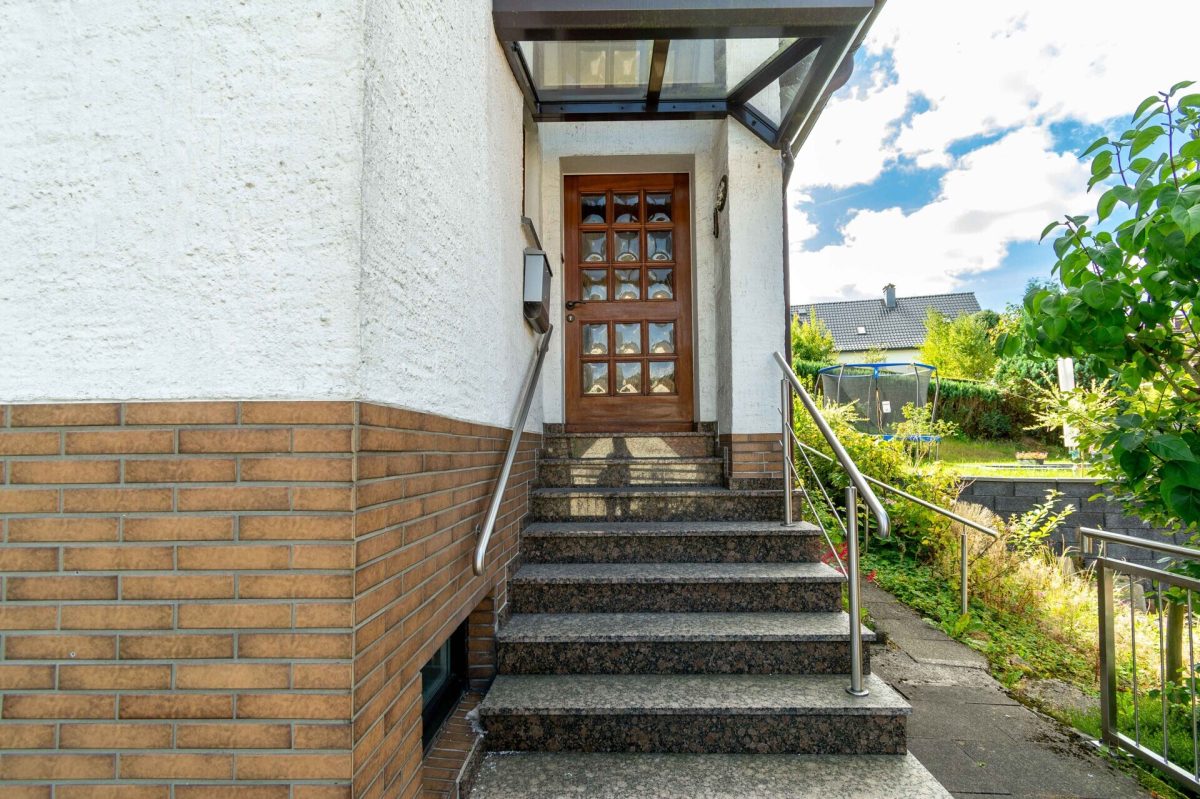 Immobilienangebot - Altenbeken - Alle - Solides Einfamilienhaus mit Potenzial
