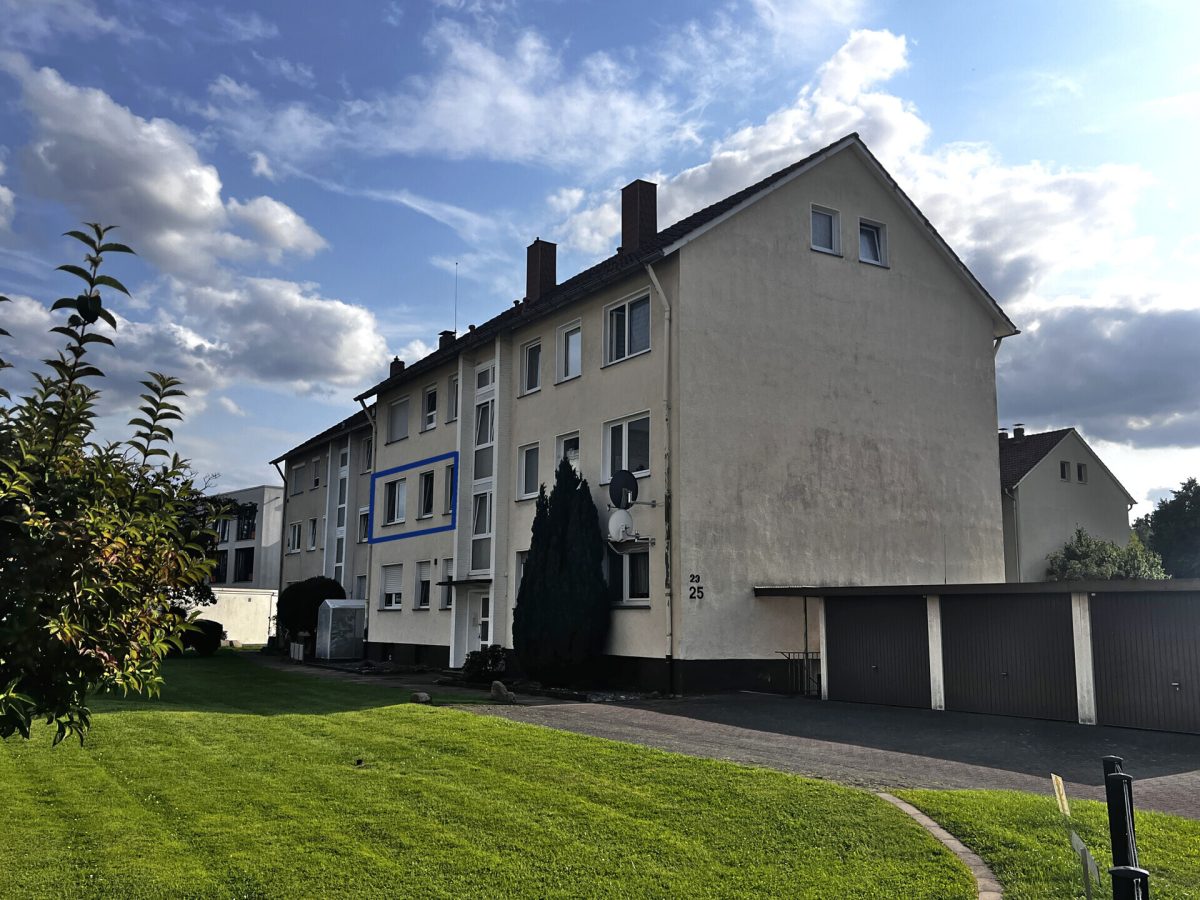 Vorderseite Immobilienangebot - Lage - Alle - Charmante Eigentumswohnung mit Balkon!