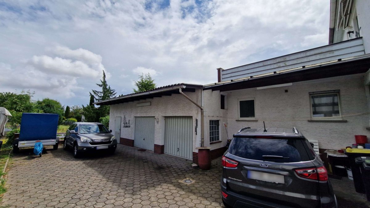 Immobilienangebot - Höxter - Alle - Leerstehende Doppelhaushälfte mit Garten