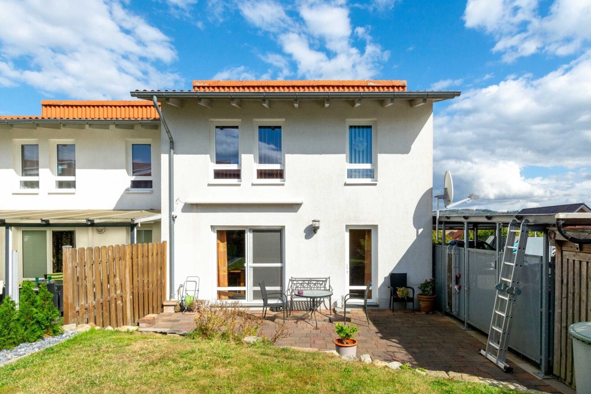 Außenansicht Immobilienangebot - Lemgo / Entrup - Alle - Charmantes Reihenendhaus