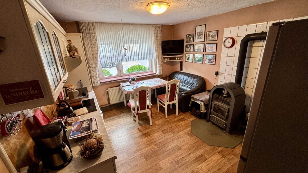 Immobilienangebot - Willebadessen - Alle - Einfamilienhaus mit Garten und zusätzlicher Erholungsfläche