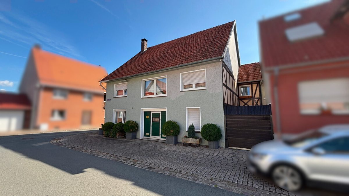 Immobilienangebot - Willebadessen - Alle - Einfamilienhaus mit Garten und zusätzlicher Erholungsfläche