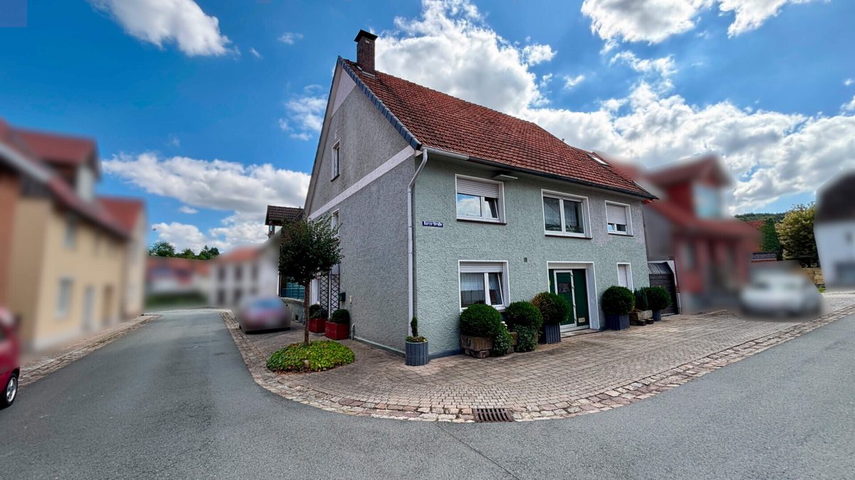 Immobilienangebot - Willebadessen - Alle - Einfamilienhaus mit Garten und zusätzlicher Erholungsfläche